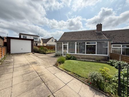 2 bedroom semi-detached bungalow to rent - Photo 2