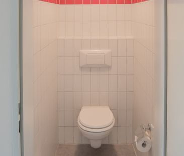 Modern duplex apartment with garden seating area - Photo 3