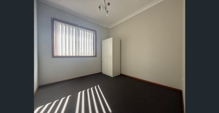 3 BEDROOM APARTMENT - WALK TO STATION AND SHOPS - Photo 5
