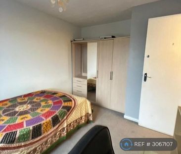1 bedroom in a house share to rent - Photo 2