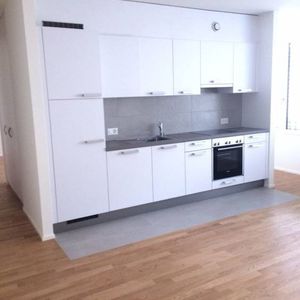 Appartement de 3 pièces au rez-supérieur dans un immeuble avec ascenseur. - Foto 2