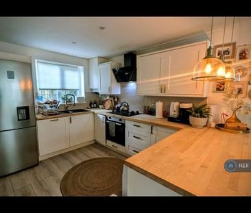2 bedroom semi-detached house to rent - Photo 6