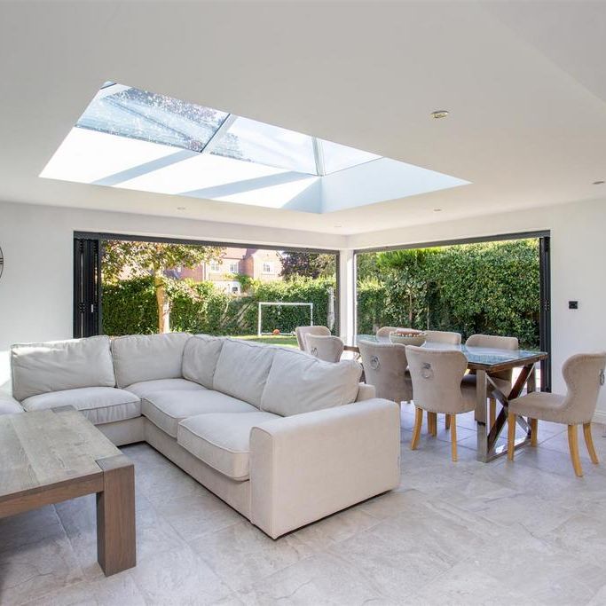5 bedroom detached house to rent - Photo 1