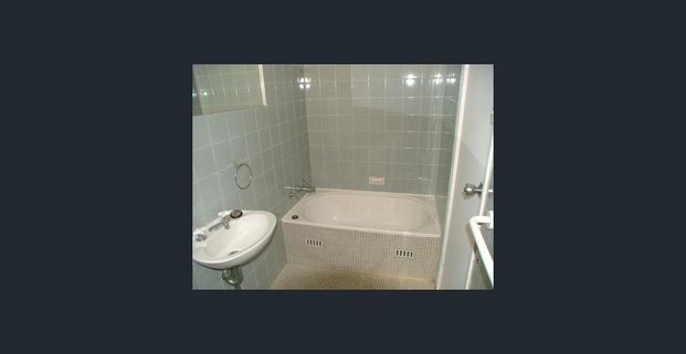 WONDERFUL HARBOUR VIEWS - Private inspections by appointment - Photo 1