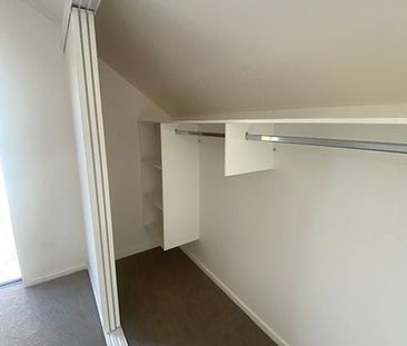 Charming 2-Bedroom Townhouse in Prime Location - Photo 3