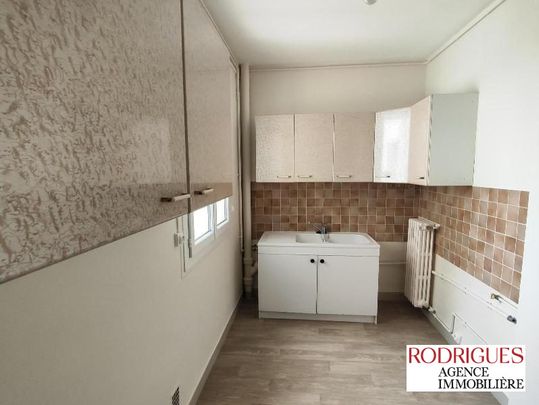 Location Appartement 4 pièces 81m² POITIERS 86000 - Photo 1
