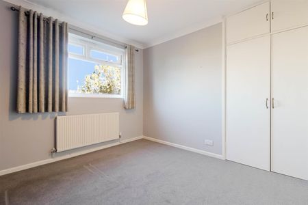 A 2 Bedroom Flat in Overton Park Road, Cheltenham - Photo 5