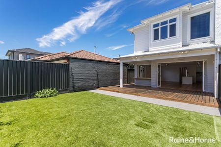 10 Clematis Avenue, Altona North, VIC 3025 - Photo 2