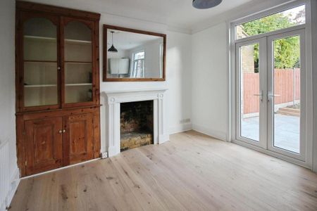 3 bedroom end of terrace house to rent - Photo 2