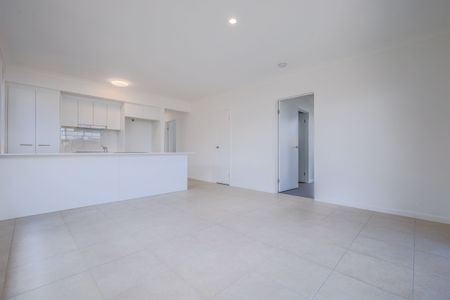 Easy living with low yard maintenance! - Photo 5