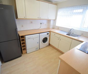 2 bedroom ground floor flat to rent - Photo 3