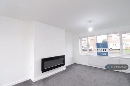 3 bedroom semi-detached house to rent - Photo 4