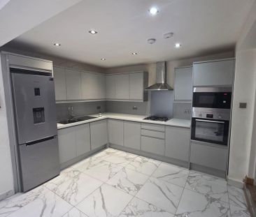 3 bedroom terraced house to rent - Photo 6