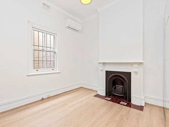 A freestanding Victorian charmer - Photo 1