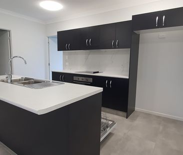 4 BEDROOM HOME IN ATHERTON - Photo 4