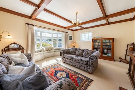 Prestigious Karori Residence - Executive Family Living in a Prime Location - Photo 4