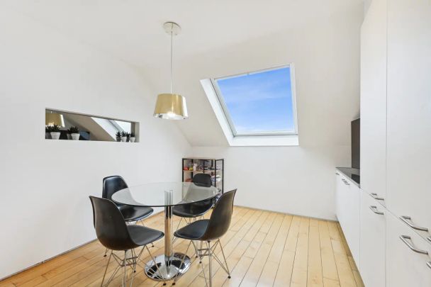 3 bedroom flat in 17 Hall Road - Photo 1