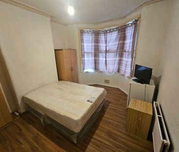 Room in a Shared House, Mordaunt Road, NW10 - Photo 1