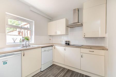 3 bedroom terraced house to rent - Photo 5