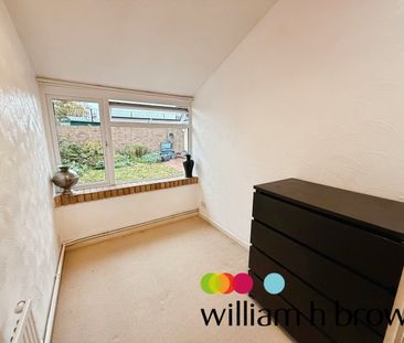 Bishopsfield, Harlow - Photo 5