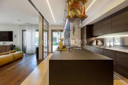 Single Family Home - Photo 4