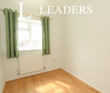 4 bedroom detached house to rent - Photo 2