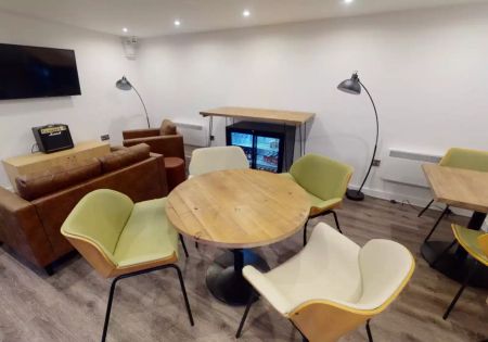 Silver 2 Bed Apartment - Photo 5