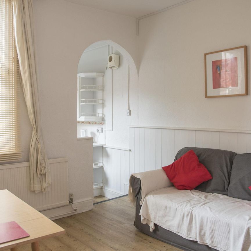 Montague Road (3 bed) - Photo 1