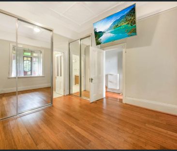 Stylish City-Fringe Living in the Heart of Glebe - Photo 4