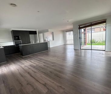 Anyone like soccer or athletics? - Photo 3