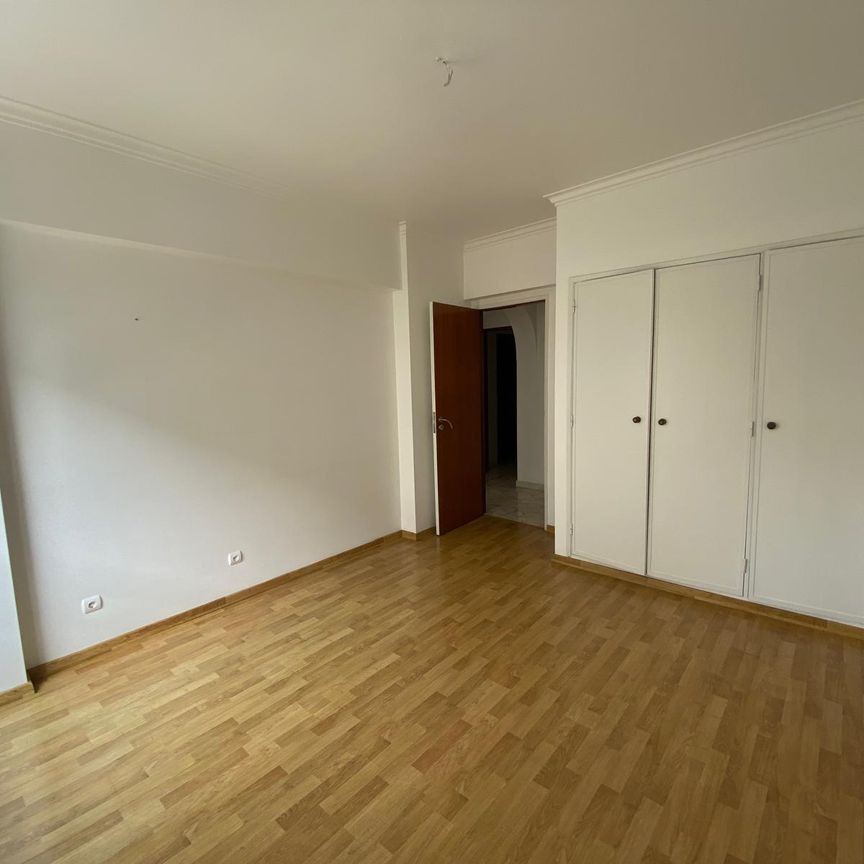 Apartamento T4 com Garagem na Portela de Sacavém - Photo 1