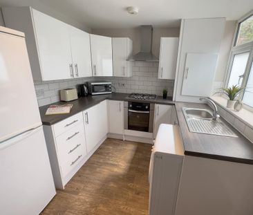 4 bedroom terraced house to rent - Photo 2