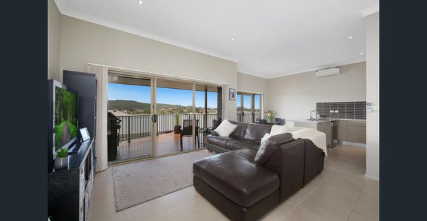 Three Bedroom Townhouse & Close to Amenities - Photo 1