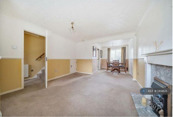 3 bedroom semi-detached house to rent - Photo 1
