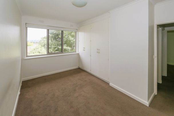 Spacious 2-bedroom apartment in prime location - Photo 1