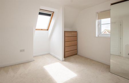 4 bedroom semi-detached house to rent - Photo 3