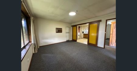 400 English Street, Lavington, NSW 2641 - Photo 3