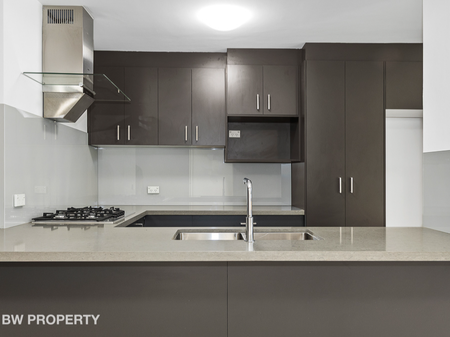 Unit p, 574 Boundary Street, Spring Hill, QLD - Photo 5