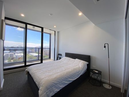 3 Bedroom Penthouse Split Level With City Views - Photo 4