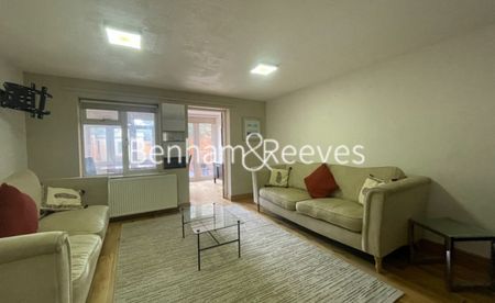 3 Bedroom house to rent in Albion Mews, Hammersmith, W6 - Photo 4