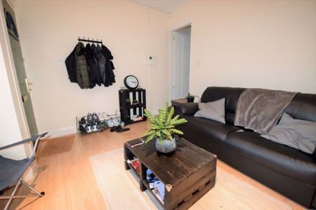 2 bedroom House in Burley Lodge Terrace, Leeds - Photo 5