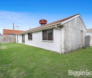 Ready to Move In – 2 Bedroom Villa Unit! - Photo 1