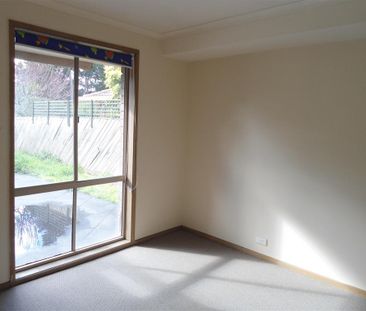 charming 3 bedroom home - Photo 4