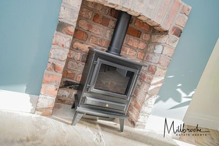 4 bedroom semi-detached house to rent - Photo 2