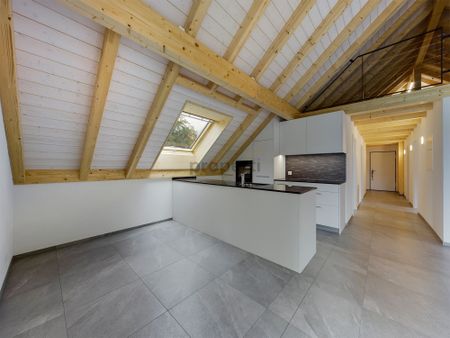 Fantastic 4.5-room penthouse apartment in Radelfingen, canton BE - Photo 3