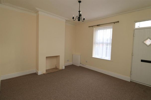 2 bedroom end of terrace house to rent - Photo 1