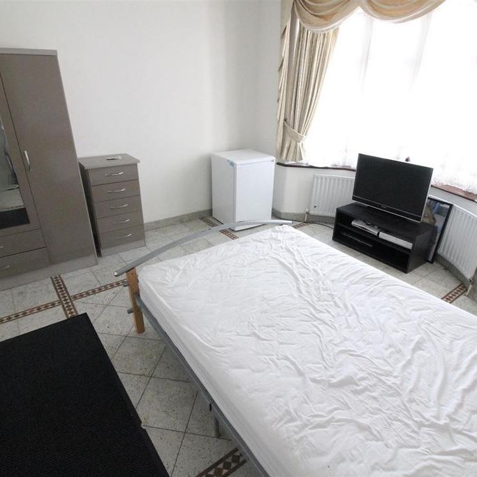 1 bedroom in a house share to rent - Photo 1