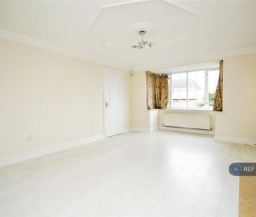 4 bedroom detached house to rent - Photo 1