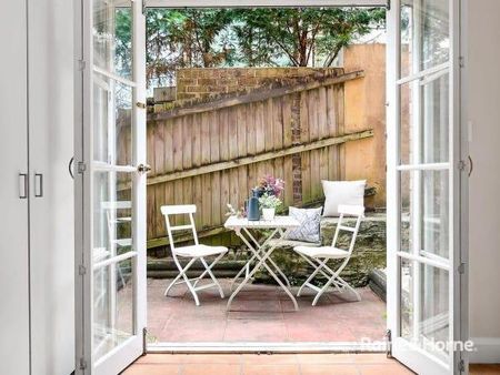 Spacious Two Bedroom in the Heart of Bellevue Hill - Photo 3