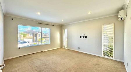 Spacious 6-Bedroom Home with Self-Contained Granny Flat – Perfect for Extended Families! - Photo 2